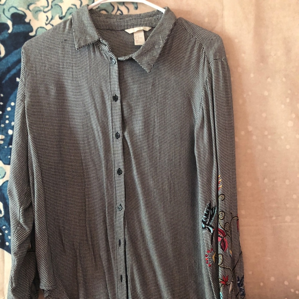 Houndstooth button up top with embroidered sleeves